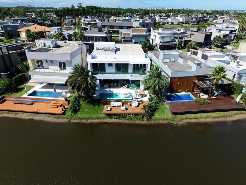 Sobrado beira lago à venda no condomínio Malibu Beach Residence: 2ª foto da galeria de imagens do imóvel