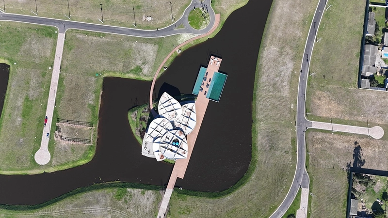 Lote/Terreno beira lago no condomínio Lótus em Atlântida: 2ª foto da galeria de imagens do imóvel