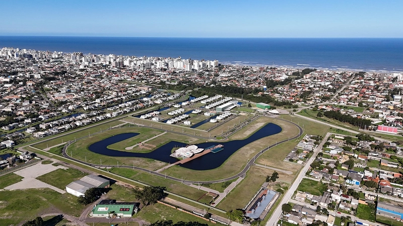 Lote/Terreno beira lago no condomínio Lótus em Atlântida: 3ª foto da galeria de imagens do imóvel