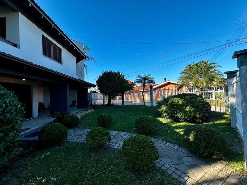Sobrado à venda no Centro de Xangri-Lá: 3ª foto da galeria de imagens do imóvel