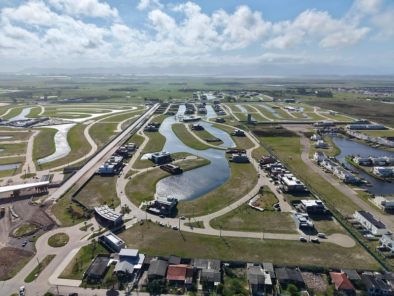 Lote/Terreno beira lago à venda no condomínio Zen Concept Resort : 3ª foto da galeria de imagens do imóvel