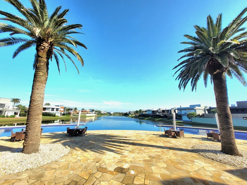 Lote/Terreno beira lago no condomínio Enseada Lagos : 2ª foto da galeria de imagens do imóvel