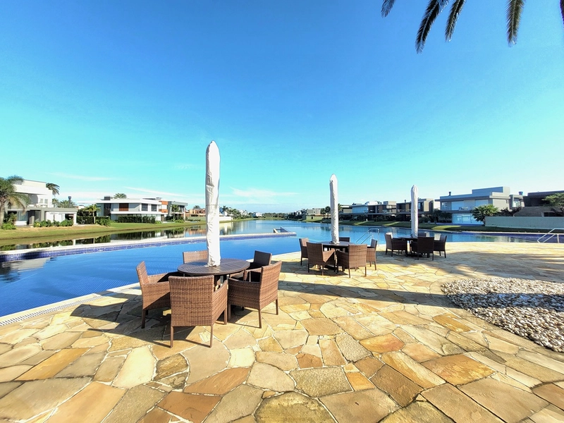 Lote/Terreno beira lago no condomínio Enseada Lagos : 3ª foto da galeria de imagens do imóvel