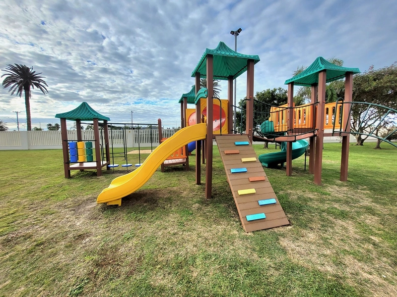 Lote/Terreno beira lago no condomínio Enseada Lagos : 41ª foto da galeria de imagens do imóvel