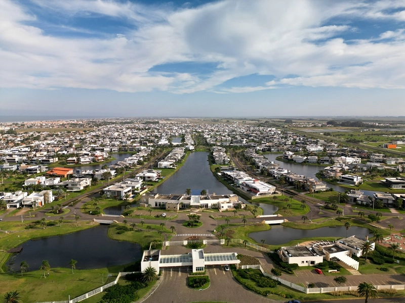 Lote/Terreno beira lago no condomínio Enseada Lagos : 56ª foto da galeria de imagens do imóvel