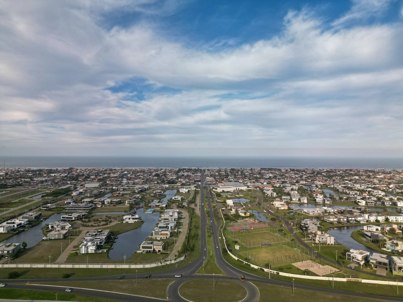 Lote/Terreno beira lago no condomínio Enseada Lagos : 57ª foto da galeria de imagens do imóvel