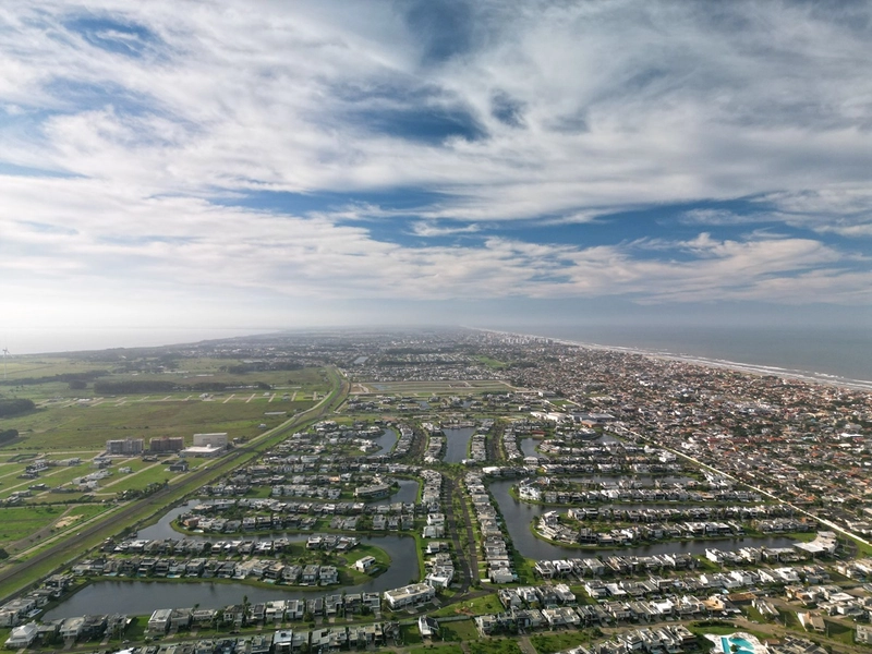 Lote/Terreno beira lago no condomínio Enseada Lagos : 61ª foto da galeria de imagens do imóvel