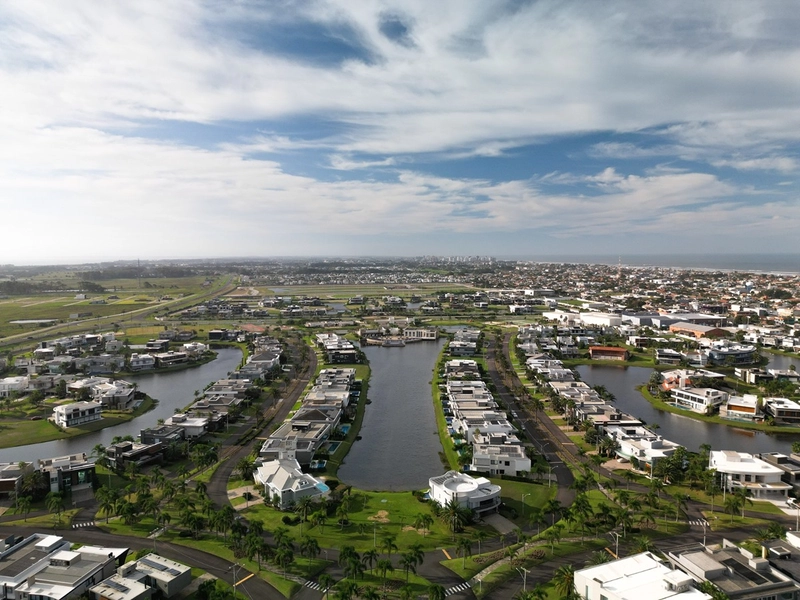 Lote/Terreno beira lago no condomínio Enseada Lagos : 59ª foto da galeria de imagens do imóvel