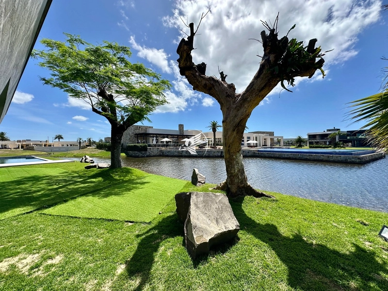 Sobrado beira lago à venda no condomínio Enseada Lagos: 20ª foto da galeria de imagens do imóvel