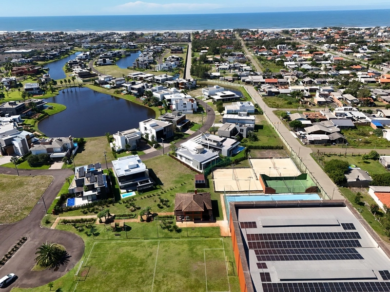 Lote/Terreno Beira Lago à venda no condomínio Celebration em Xangri-Lá: 3ª foto da galeria de imagens do imóvel