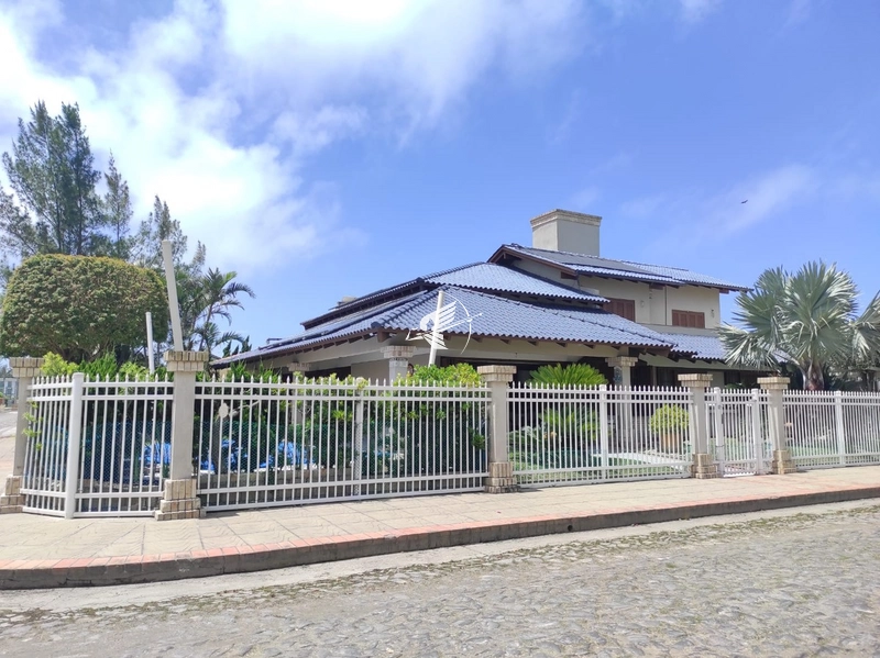 Casa à venda em Atlântida: 3ª foto da galeria de imagens do imóvel