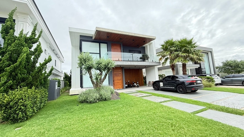 Sobrado à venda no Condomínio em Xangri-Lá: 1ª foto da galeria de imagens do imóvel