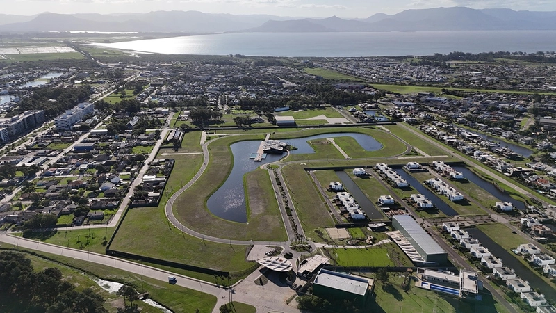 Lote/Terreno beira lago à venda no Condomínio Lótus em Atlântida: 11ª foto da galeria de imagens do imóvel