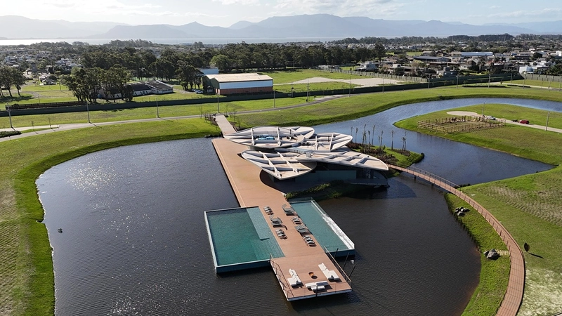Lote/Terreno beira lago à venda no Condomínio Lótus em Atlântida: 2ª foto da galeria de imagens do imóvel
