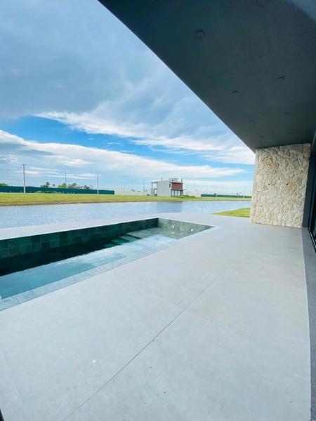 Sobrado beira lago no condomínio Zen Concept Resort : 2ª foto da galeria de imagens do imóvel