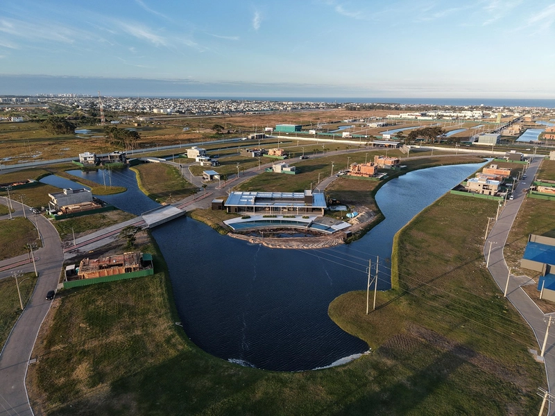 Lote/Terreno à venda no condomínio Allure Beach Condo : 2ª foto da galeria de imagens do imóvel