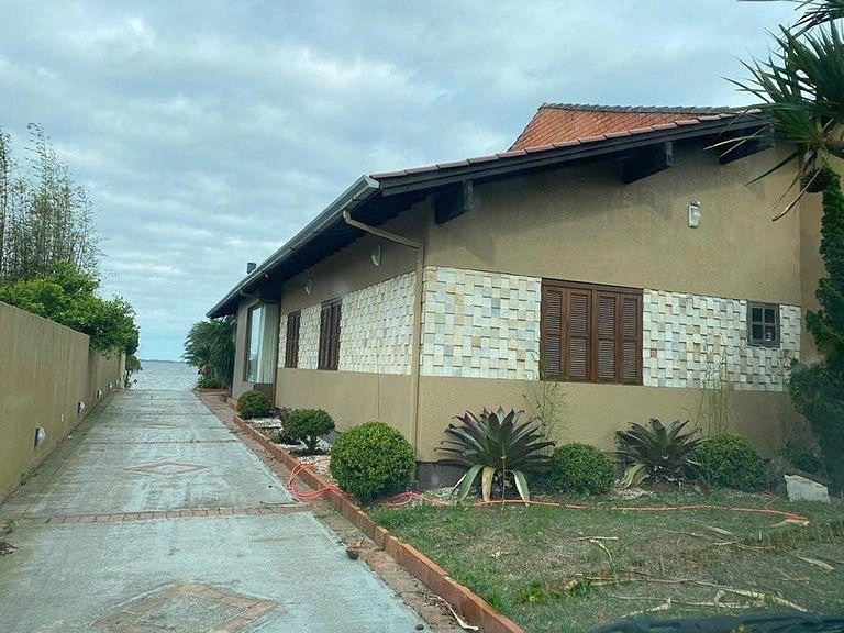 Casa à venda em Tramandaí : 1ª foto da galeria de imagens do imóvel