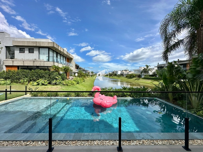 Casa beira lago à venda no condomínio Capão Ilhas Resort: 1ª foto da galeria de imagens do imóvel
