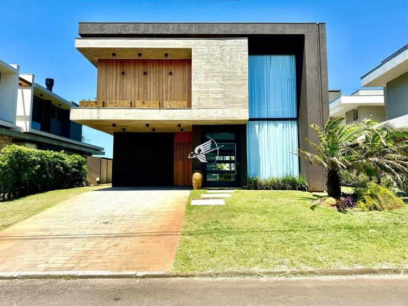 Sobrado beira lago à venda no condomínio Celebration Condominium Club: 1ª foto da galeria de imagens do imóvel