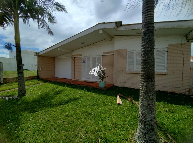 Casa térrea à venda no Centro de Xangri-Lá: 1ª foto da galeria de imagens do imóvel