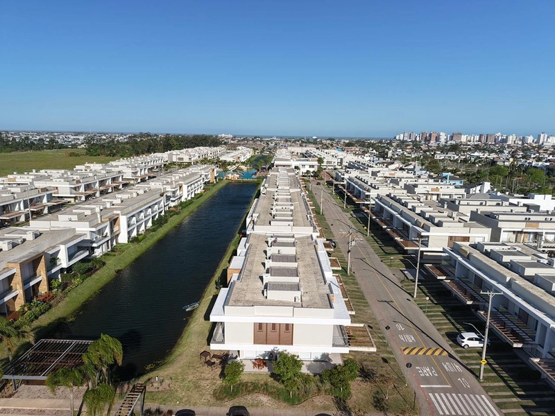 Sobrado beira lago à venda no condomínio Murano em Capão da Canoa: 2ª foto da galeria de imagens do imóvel