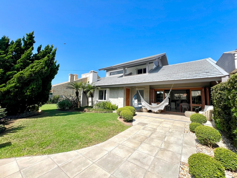 Sobrado à venda no Centro de Xangri-Lá: 2ª foto da galeria de imagens do imóvel