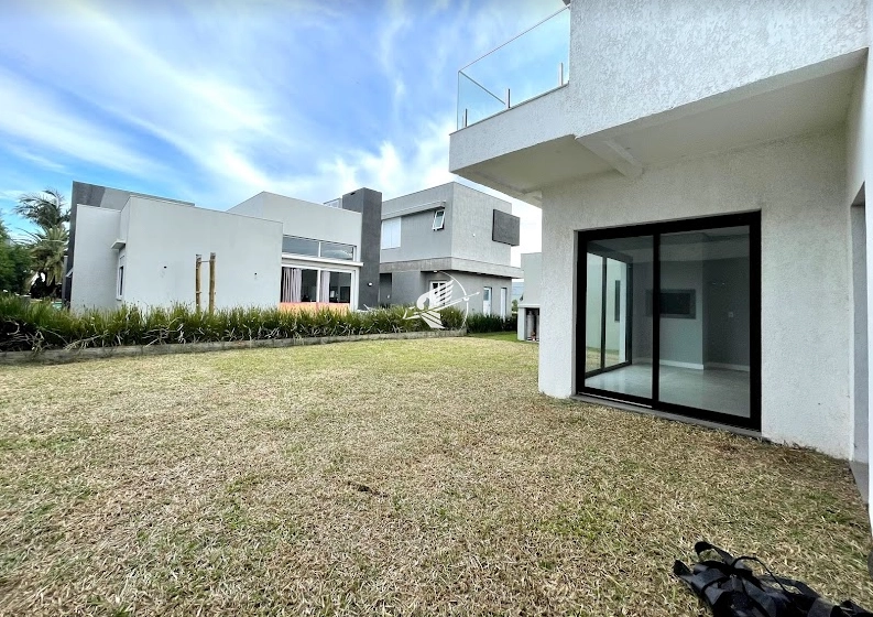 Casa à venda no Condomínio Dubai Resort: 2ª foto da galeria de imagens do imóvel