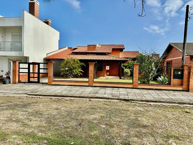 Casa à venda no Centro de Xangri-Lá: 1ª foto da galeria de imagens do imóvel