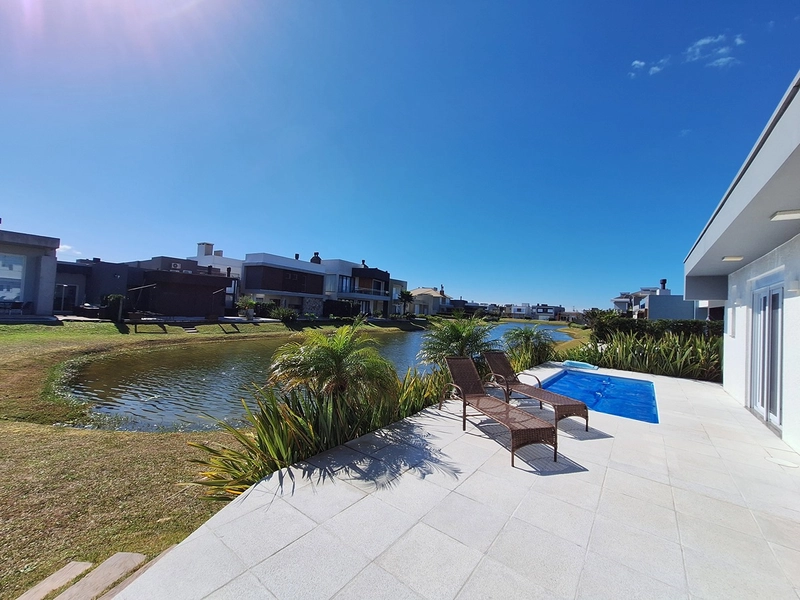 Casa beira lago à venda no condomínio Riviera em Xangri-Lá: 23ª foto da galeria de imagens do imóvel