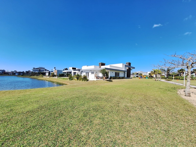 Casa beira lago à venda no condomínio Riviera em Xangri-Lá: 39ª foto da galeria de imagens do imóvel