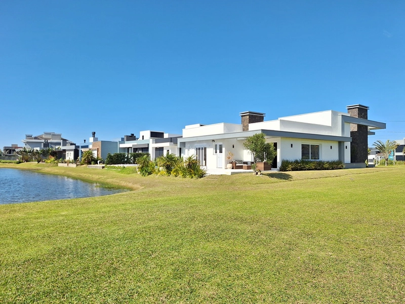 Casa beira lago à venda no condomínio Riviera em Xangri-Lá: 45ª foto da galeria de imagens do imóvel