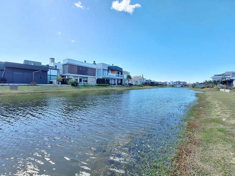 Casa beira lago à venda no condomínio Riviera em Xangri-Lá: 43ª foto da galeria de imagens do imóvel