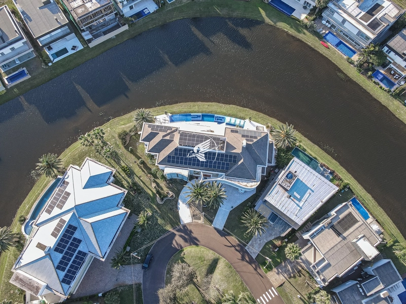 Casa beira lago à venda no condomínio Enseada Lagos: 2ª foto da galeria de imagens do imóvel