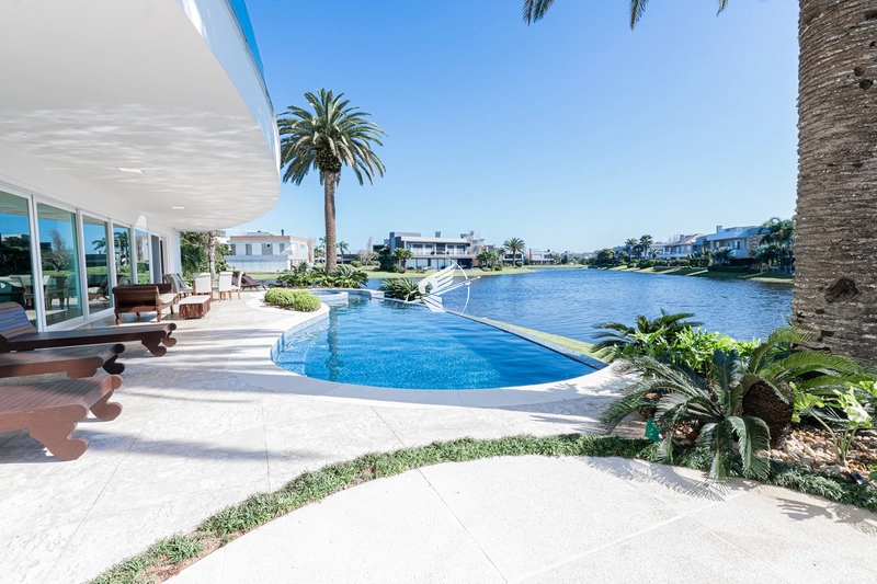 Casa beira lago à venda no condomínio Enseada Lagos: 19ª foto da galeria de imagens do imóvel