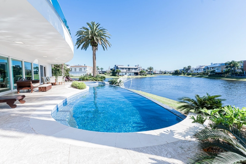 Casa beira lago à venda no condomínio Enseada Lagos: 20ª foto da galeria de imagens do imóvel
