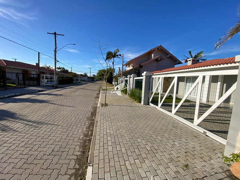 Casa à venda no Centro de Xangri-Lá: 2ª foto da galeria de imagens do imóvel