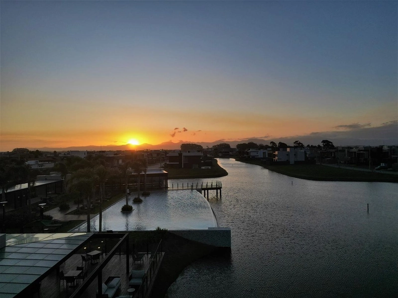 Lote/Terreno frente lago no condomínio Sunset : 4ª foto da galeria de imagens do imóvel