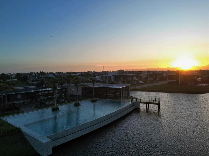 Lote/Terreno frente lago no condomínio Sunset : 3ª foto da galeria de imagens do imóvel