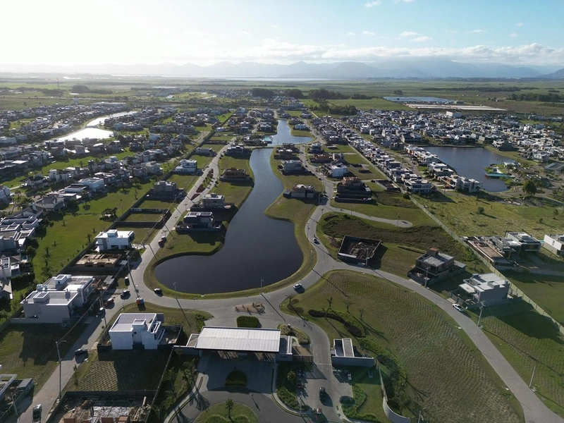 Lote/Terreno frente lago no condomínio Sunset : 33ª foto da galeria de imagens do imóvel