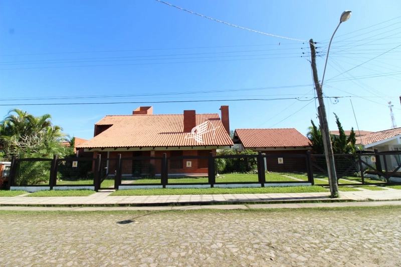 Sobrado à venda no Centro de Xangri-Lá: 1ª foto da galeria de imagens do imóvel