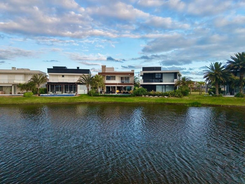 Sobrado beira lago no condomínio Enseada Lagos: 50ª foto da galeria de imagens do imóvel