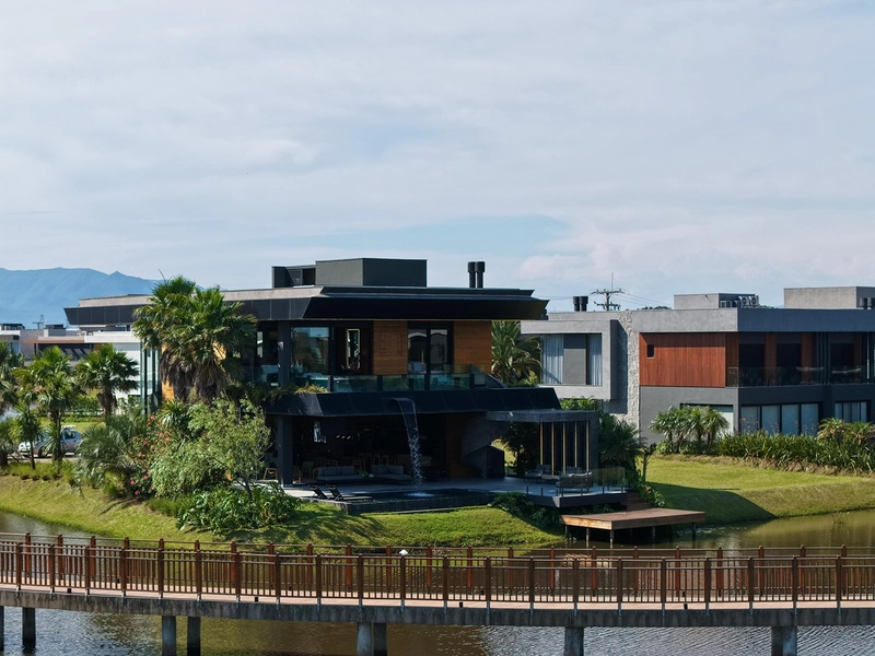 Sobrado beira lago à venda no condomínio Sense em Xangri-Lá: 2ª foto da galeria de imagens do imóvel