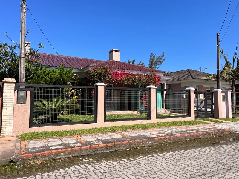 Casa à venda no Centro de Xangri-Lá: 1ª foto da galeria de imagens do imóvel