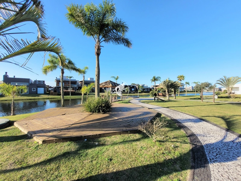 Lote/Terreno beira lago à venda no condomínio Riviera em Xangri-Lá: 48ª foto da galeria de imagens do imóvel