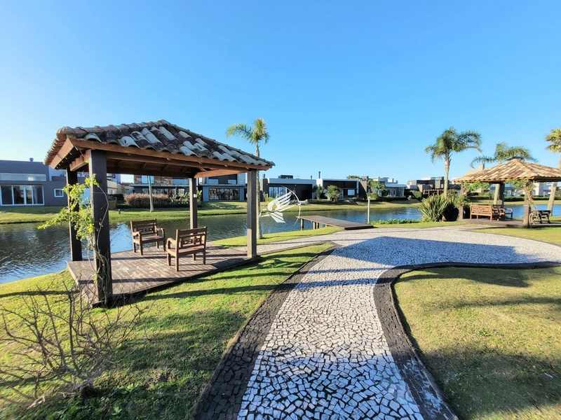 Lote/Terreno beira lago à venda no condomínio Riviera em Xangri-Lá: 49ª foto da galeria de imagens do imóvel