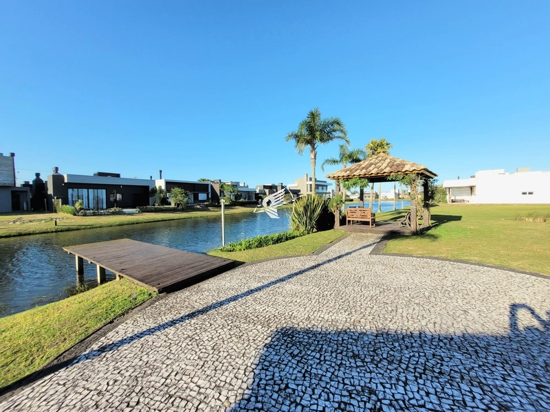 Lote/Terreno beira lago à venda no condomínio Riviera em Xangri-Lá: 50ª foto da galeria de imagens do imóvel