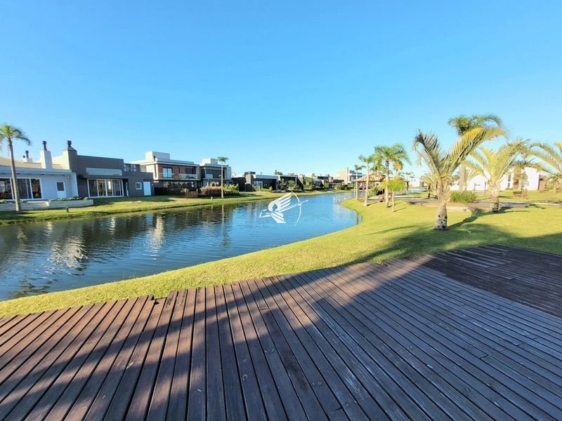 Lote/Terreno beira lago à venda no condomínio Riviera em Xangri-Lá: 44ª foto da galeria de imagens do imóvel