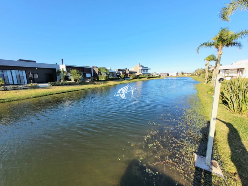 Lote/Terreno beira lago à venda no condomínio Riviera em Xangri-Lá: 52ª foto da galeria de imagens do imóvel