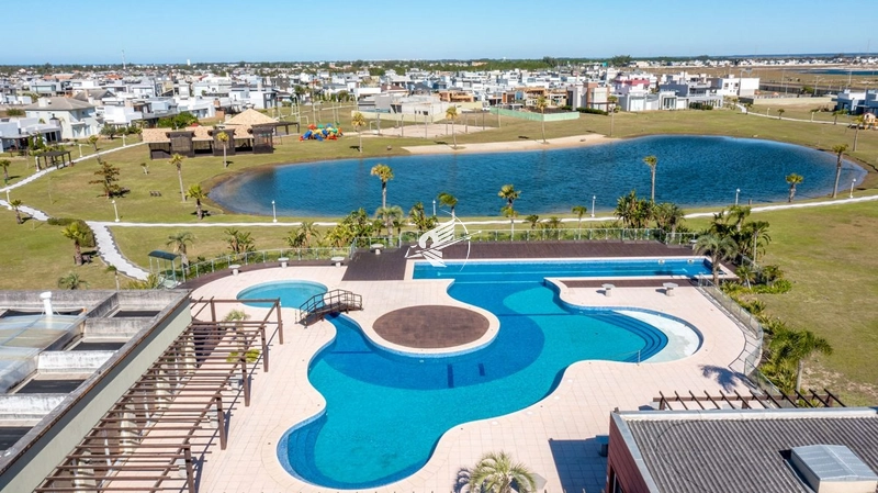 Lote/Terreno beira lago à venda no condomínio Riviera em Xangri-Lá: 55ª foto da galeria de imagens do imóvel