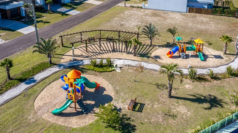 Lote/Terreno beira lago à venda no condomínio Riviera em Xangri-Lá: 56ª foto da galeria de imagens do imóvel